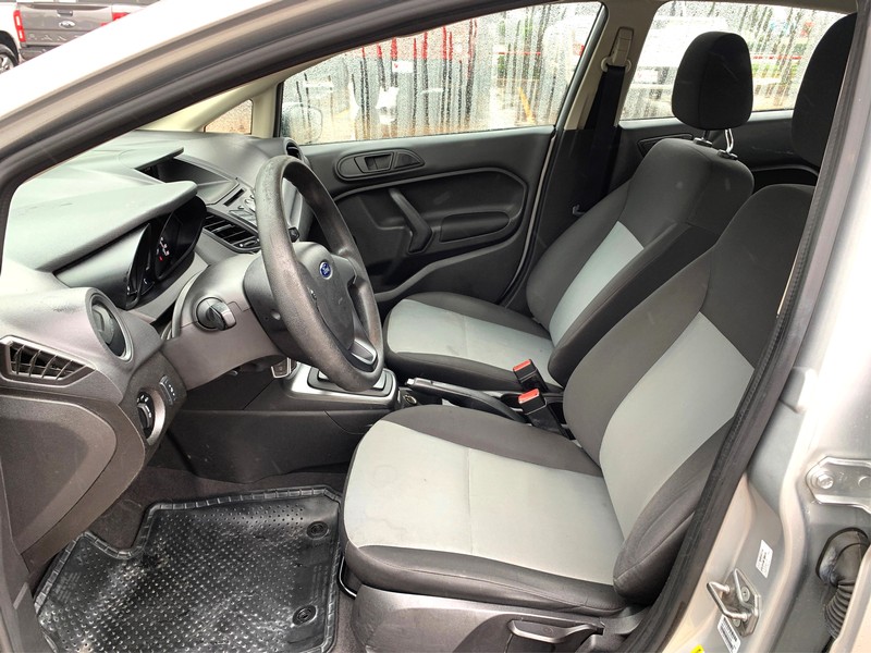 Ford Fiesta Sedan Vehicle Full-screen Gallery Image 9