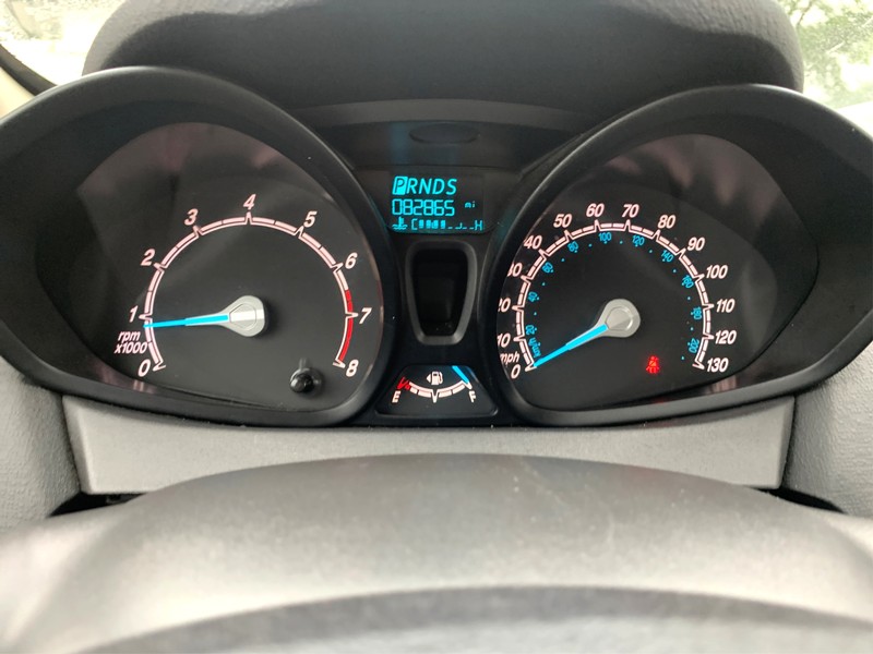 Ford Fiesta Sedan Vehicle Full-screen Gallery Image 13