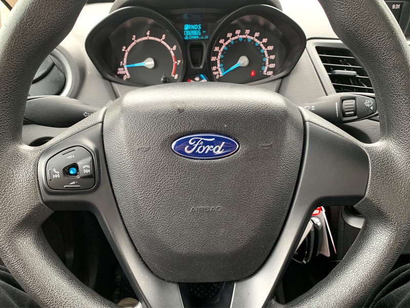 Ford Fiesta Sedan Vehicle Full-screen Gallery Image 14