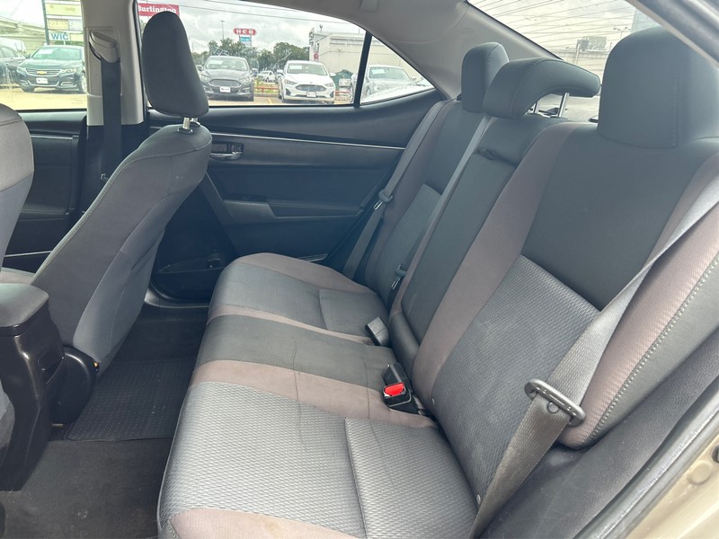 Toyota Corolla Vehicle Full-screen Gallery Image 09