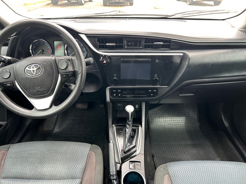Toyota Corolla Vehicle Full-screen Gallery Image 11