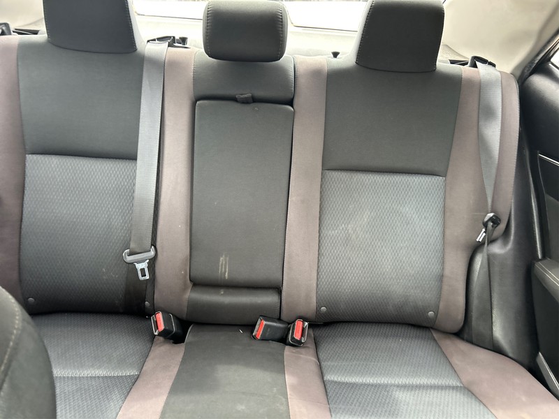 Toyota Corolla Vehicle Full-screen Gallery Image 12
