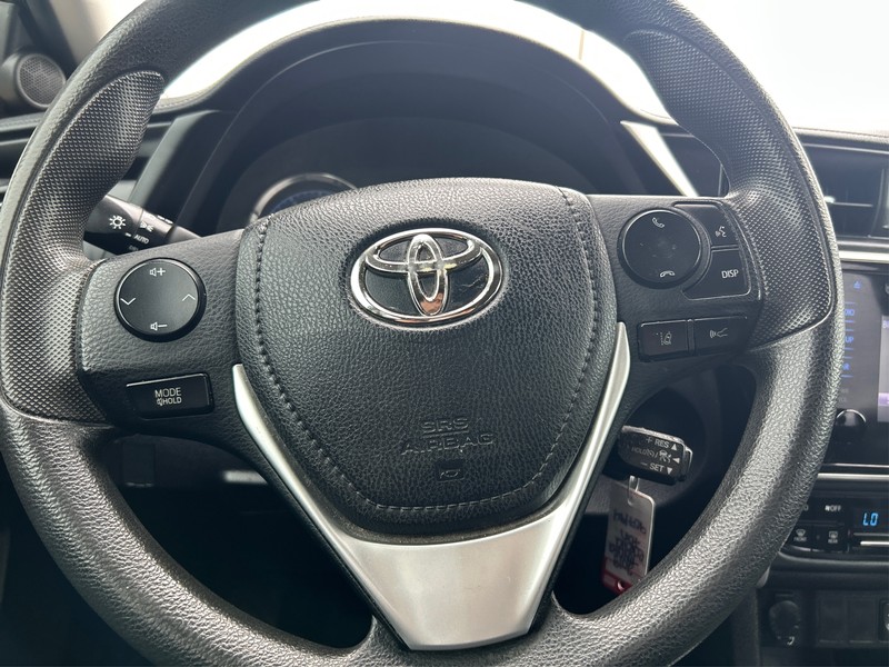 Toyota Corolla Vehicle Full-screen Gallery Image 13