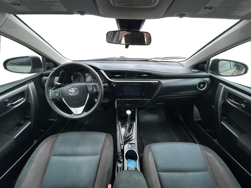 Toyota Corolla Vehicle Full-screen Gallery Image 14