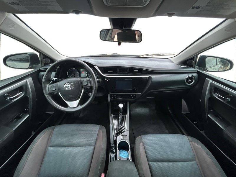 Toyota Corolla Vehicle Full-screen Gallery Image 15