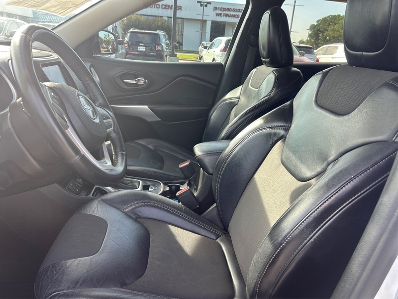 Jeep Cherokee Vehicle Full-screen Gallery Image 09