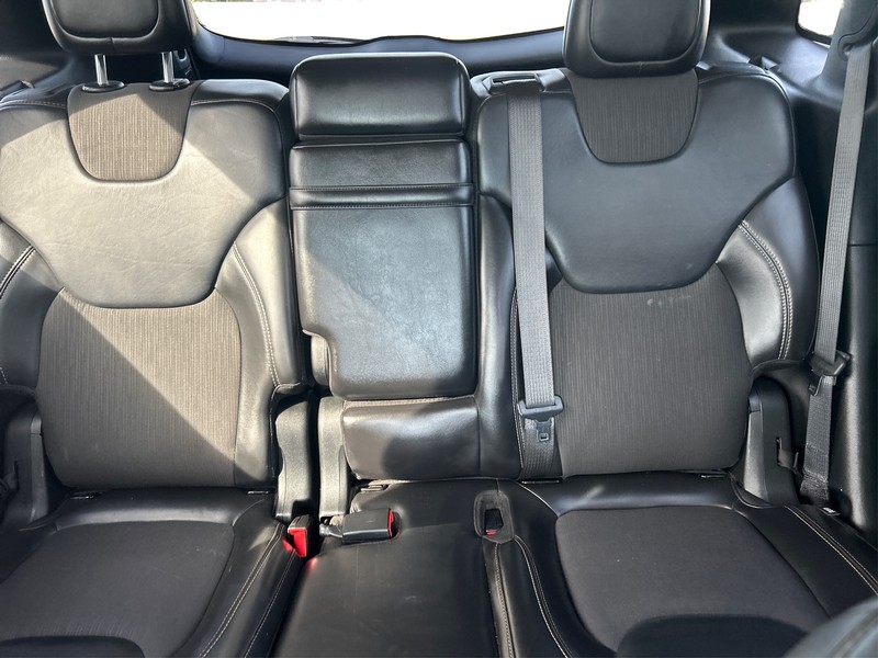 Jeep Cherokee Vehicle Full-screen Gallery Image 13