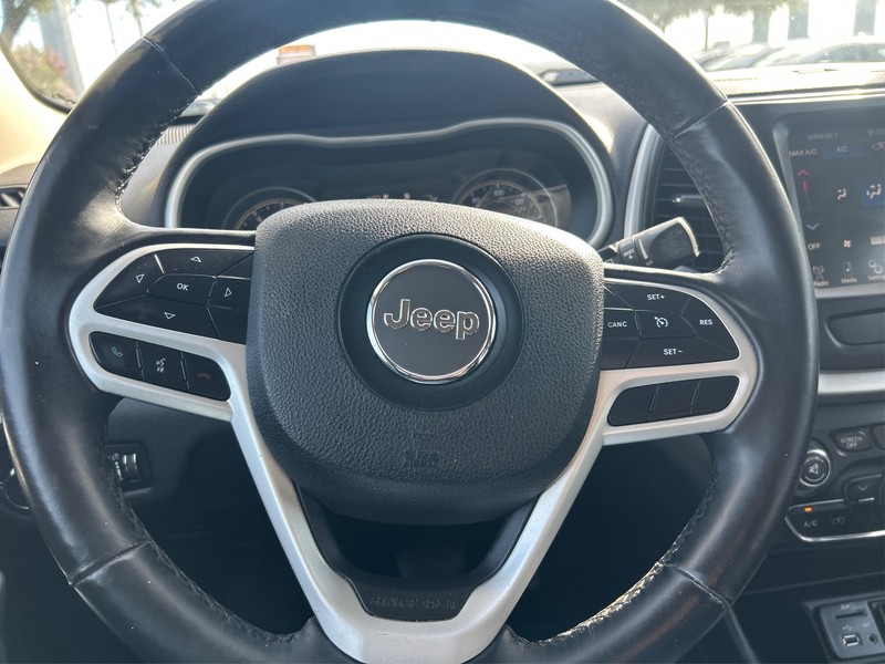 Jeep Cherokee Vehicle Full-screen Gallery Image 14