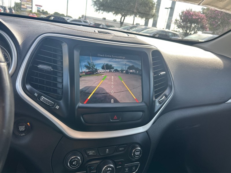 Jeep Cherokee Vehicle Full-screen Gallery Image 17