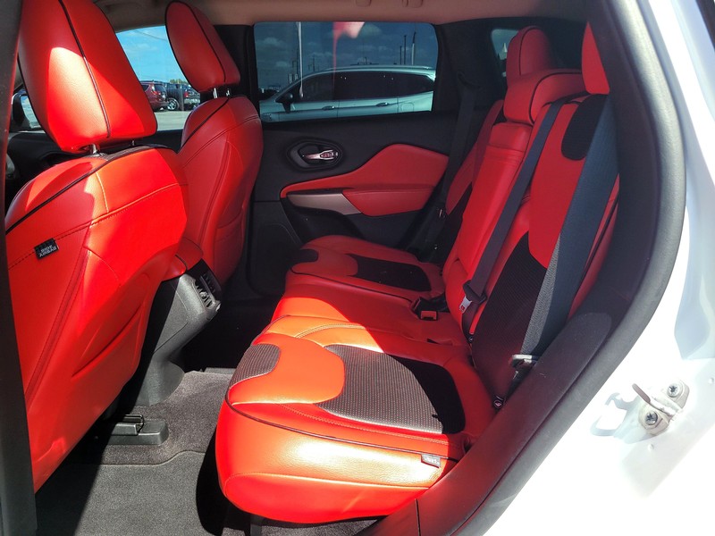 Jeep Cherokee Vehicle Full-screen Gallery Image 10