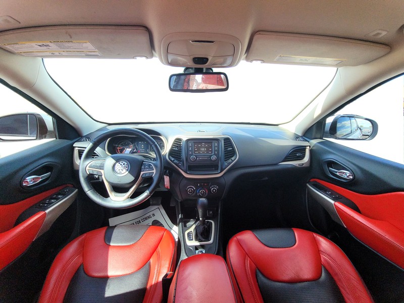 Jeep Cherokee Vehicle Full-screen Gallery Image 15