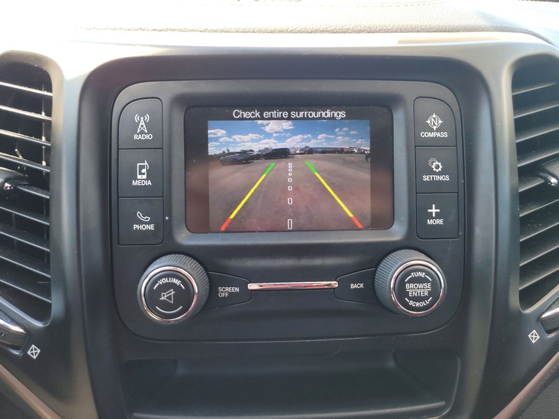 Jeep Cherokee Vehicle Full-screen Gallery Image 17