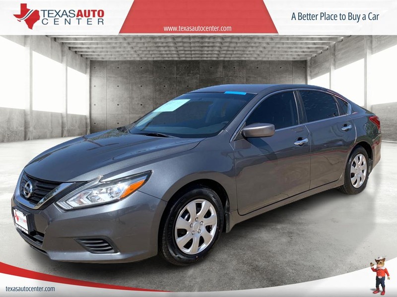 Nissan Altima Vehicle Full-screen Gallery Image 2