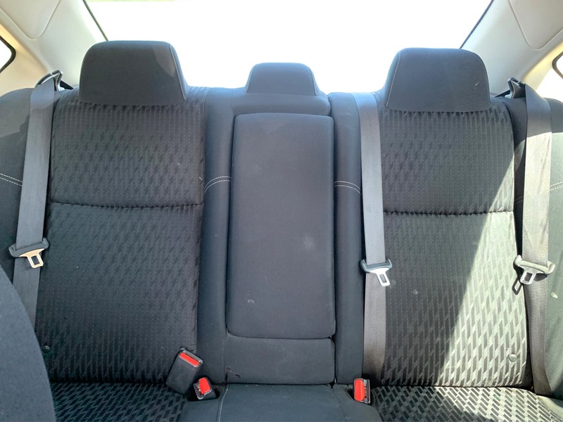 Nissan Altima Vehicle Full-screen Gallery Image 12