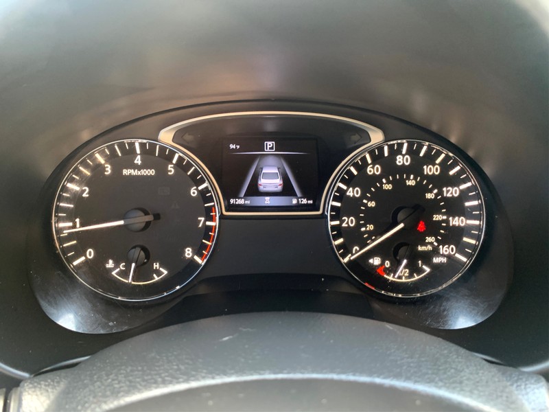 Nissan Altima Vehicle Full-screen Gallery Image 13