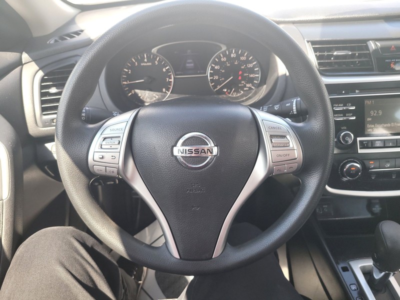 Nissan Altima Vehicle Full-screen Gallery Image 13
