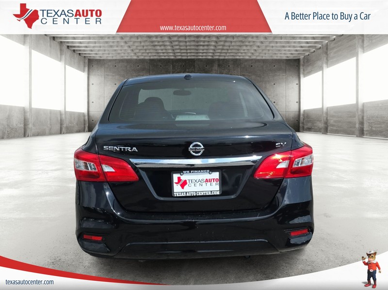 Nissan Sentra Vehicle Full-screen Gallery Image 06