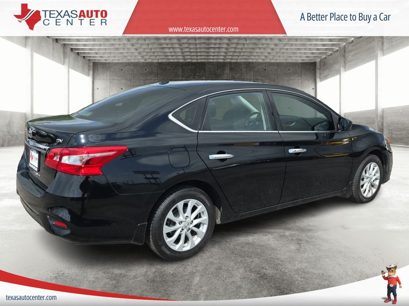 Nissan Sentra Vehicle Full-screen Gallery Image 07
