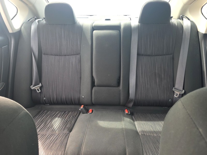 Nissan Sentra Vehicle Full-screen Gallery Image 12
