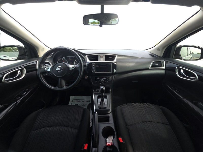 Nissan Sentra Vehicle Full-screen Gallery Image 14