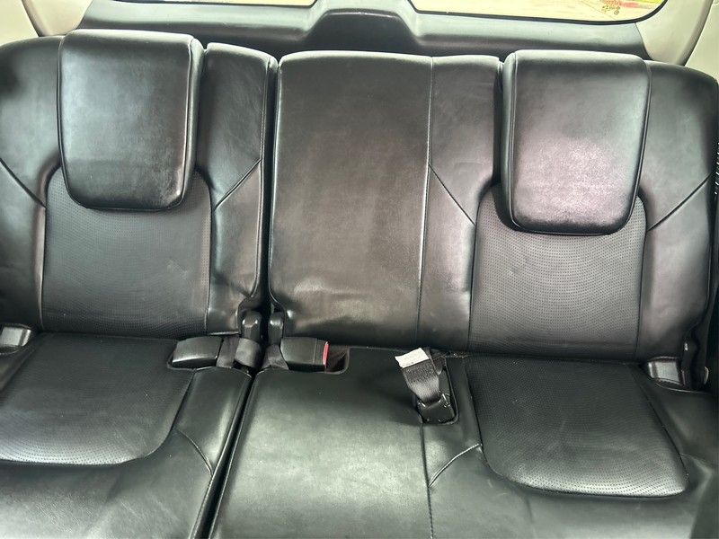Nissan Armada Vehicle Full-screen Gallery Image 17