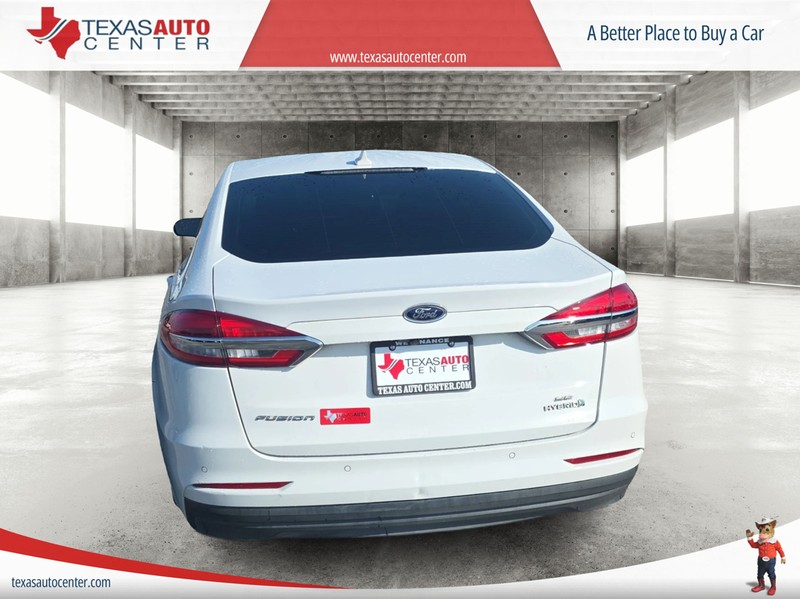 Ford Fusion Hybrid Vehicle Full-screen Gallery Image 6