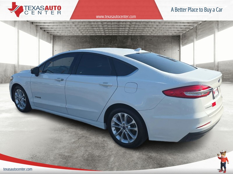 Ford Fusion Hybrid Vehicle Full-screen Gallery Image 8