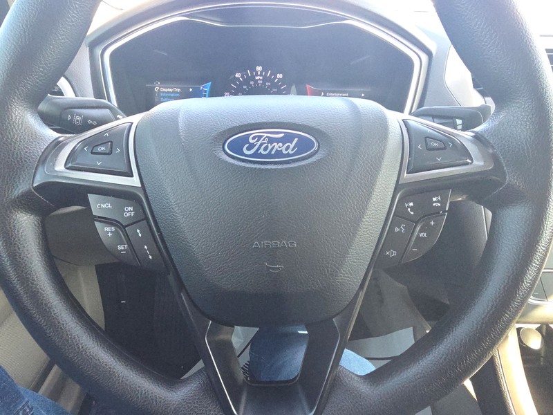 Ford Fusion Hybrid Vehicle Full-screen Gallery Image 13