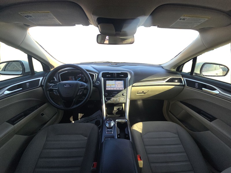Ford Fusion Hybrid Vehicle Full-screen Gallery Image 14