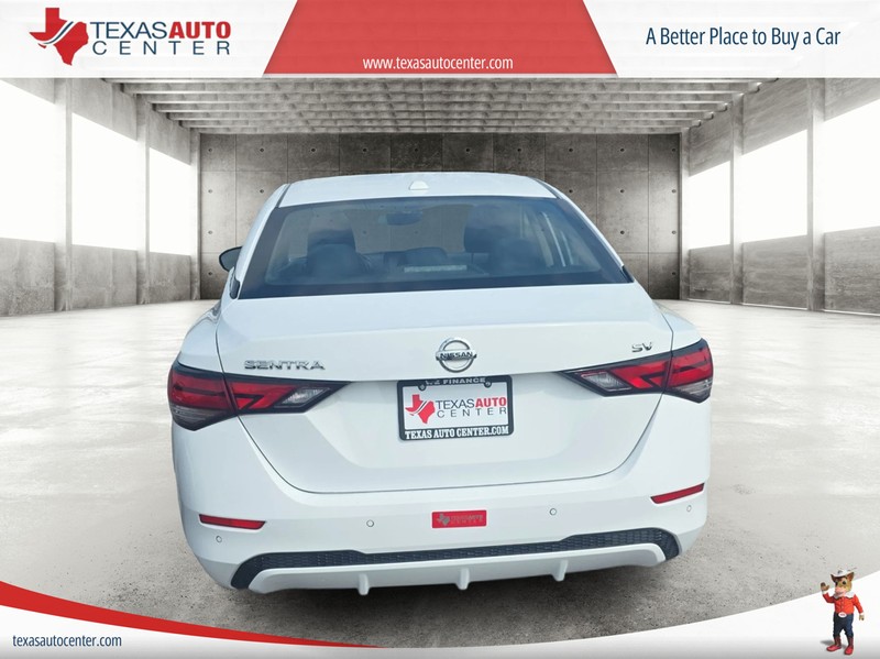 Nissan Sentra Vehicle Full-screen Gallery Image 06