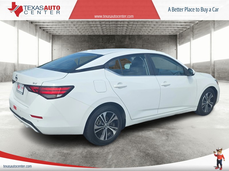 Nissan Sentra Vehicle Full-screen Gallery Image 07
