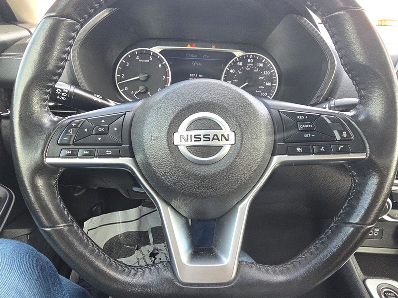 Nissan Sentra Vehicle Full-screen Gallery Image 13