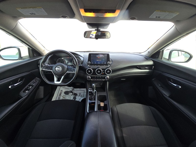 Nissan Sentra Vehicle Full-screen Gallery Image 14