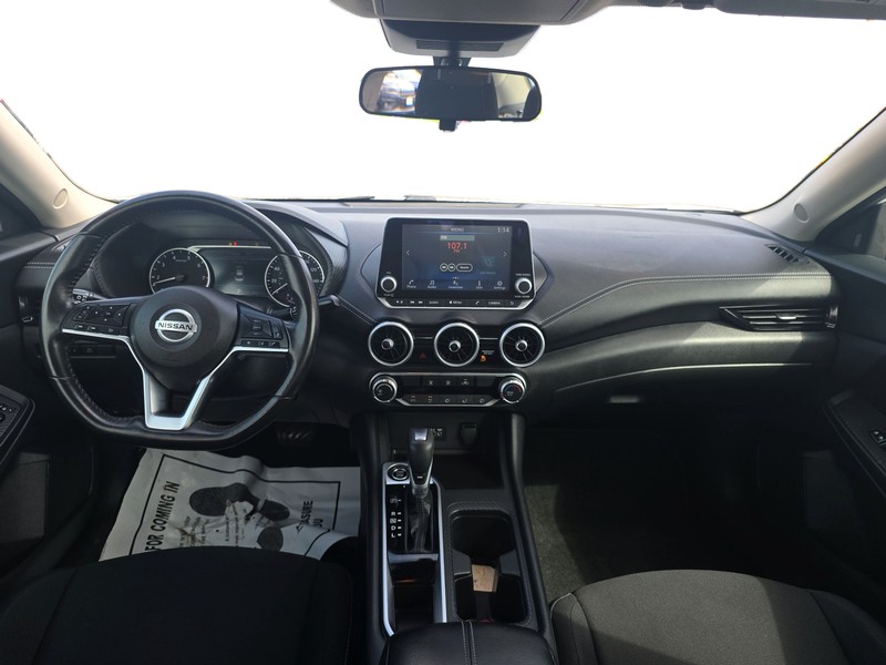 Nissan Sentra Vehicle Full-screen Gallery Image 15