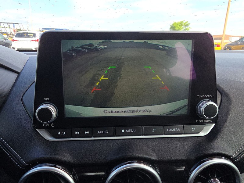 Nissan Sentra Vehicle Full-screen Gallery Image 16