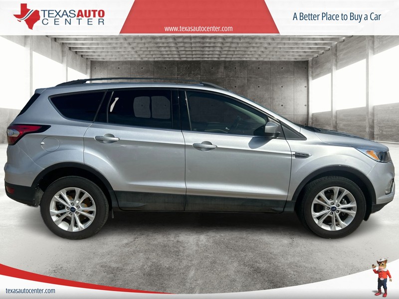 Ford Escape Vehicle Full-screen Gallery Image 04