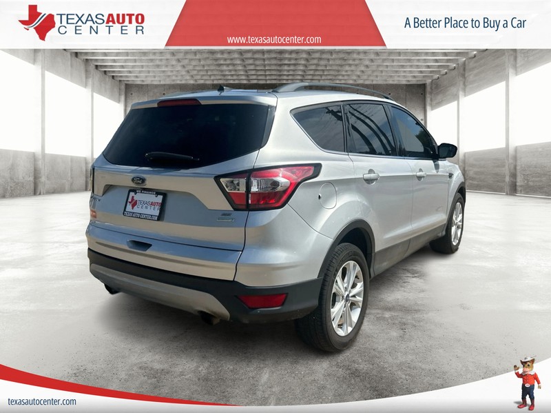 Ford Escape Vehicle Full-screen Gallery Image 07