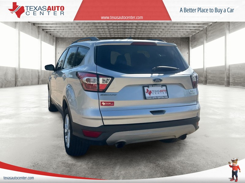 Ford Escape Vehicle Full-screen Gallery Image 08