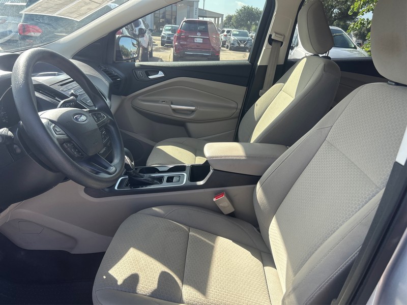 Ford Escape Vehicle Full-screen Gallery Image 09