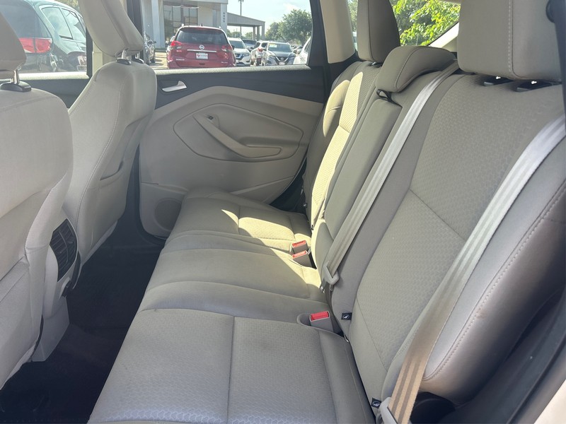 Ford Escape Vehicle Full-screen Gallery Image 10