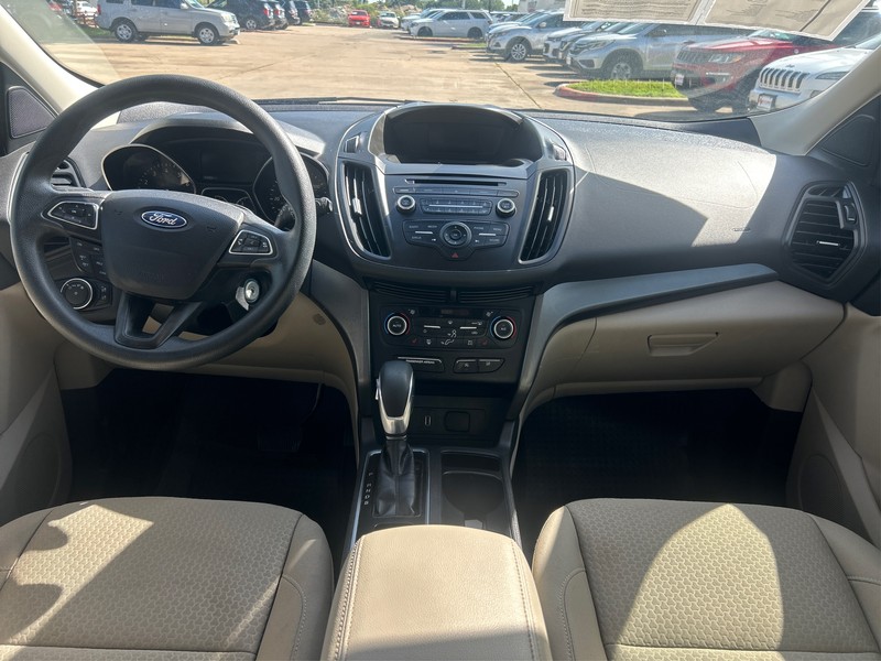 Ford Escape Vehicle Full-screen Gallery Image 12