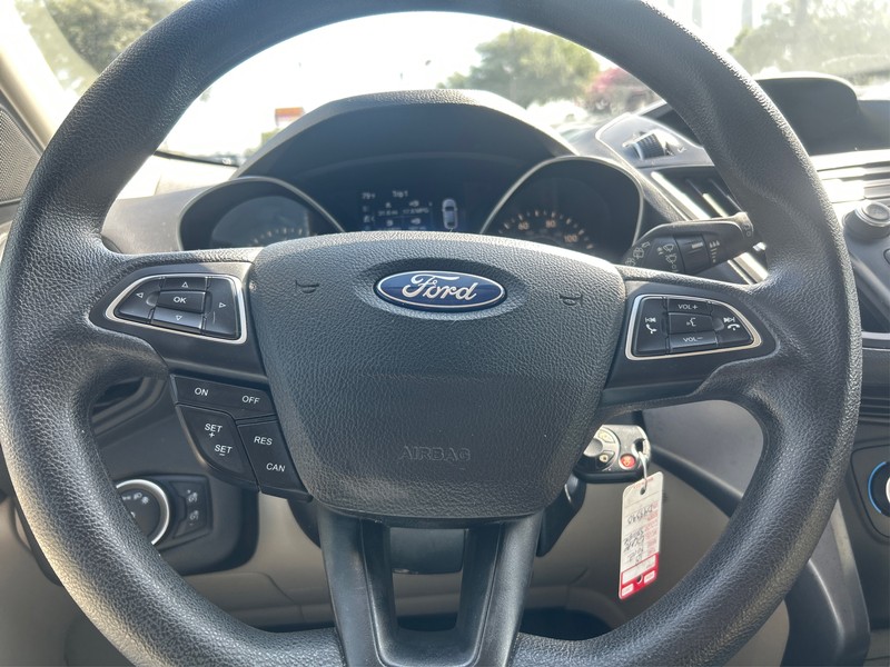 Ford Escape Vehicle Full-screen Gallery Image 14