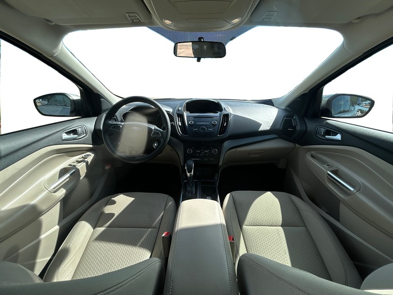 Ford Escape Vehicle Full-screen Gallery Image 15