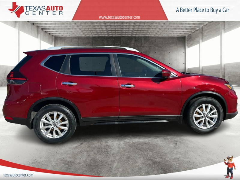 Nissan Rogue Vehicle Full-screen Gallery Image 04