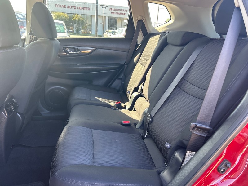 Nissan Rogue Vehicle Full-screen Gallery Image 10