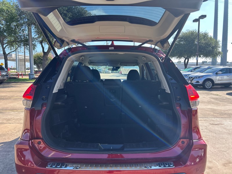 Nissan Rogue Vehicle Full-screen Gallery Image 11