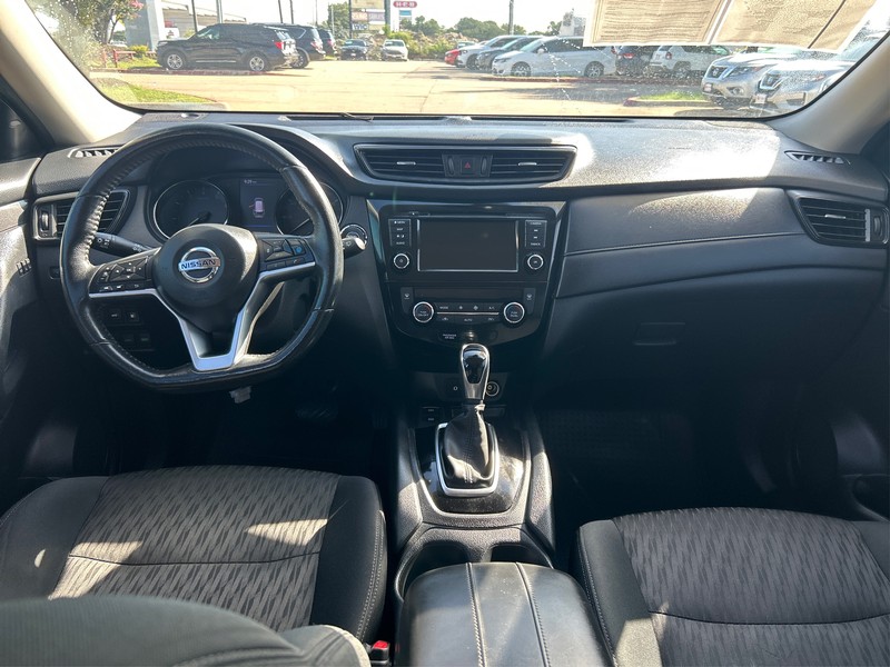 Nissan Rogue Vehicle Full-screen Gallery Image 12