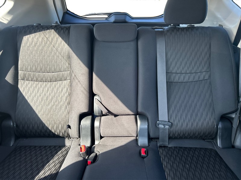 Nissan Rogue Vehicle Full-screen Gallery Image 13