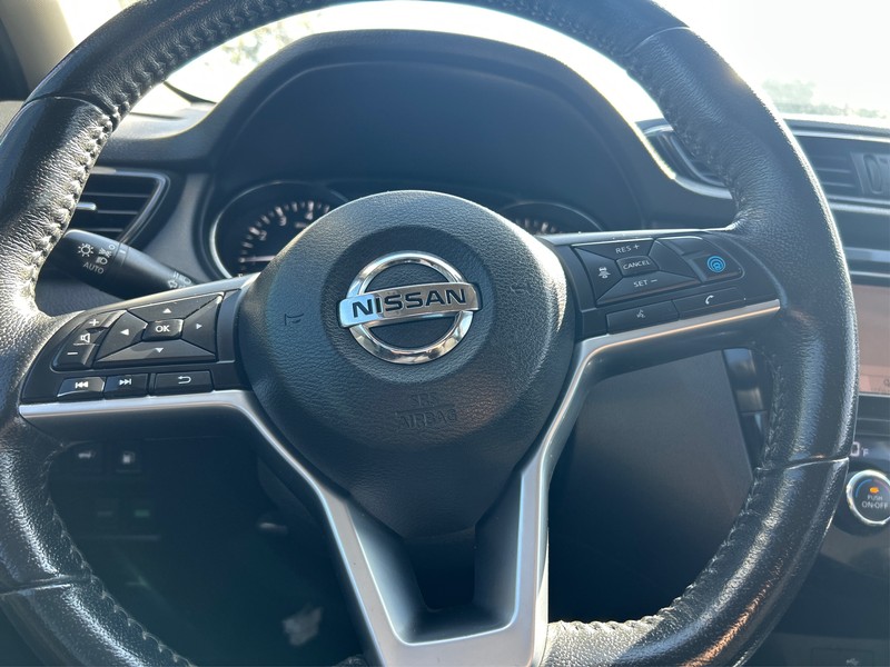 Nissan Rogue Vehicle Full-screen Gallery Image 14