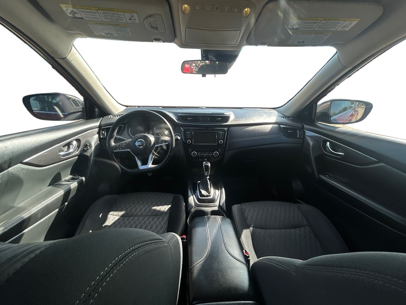 Nissan Rogue Vehicle Full-screen Gallery Image 15